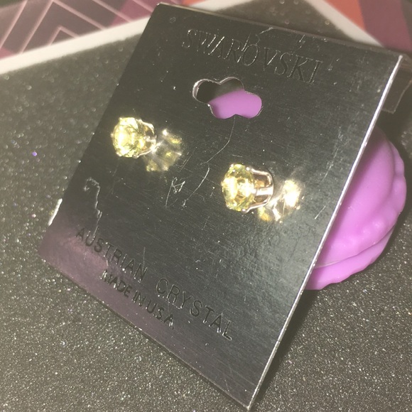 💎3 for $30 when bundled💎 Swarovski Stud Earrings - Picture 5 of 5